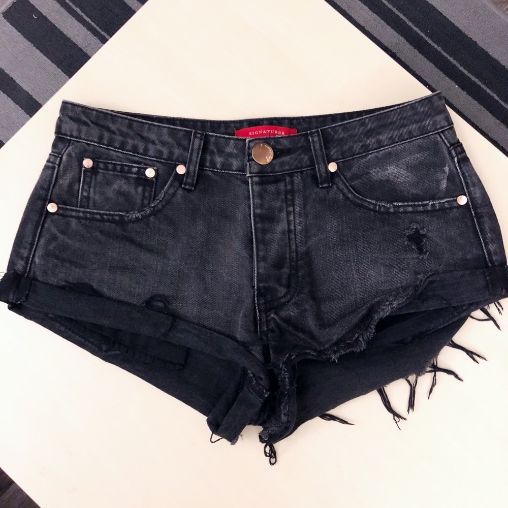 Signature8 High Waisted Shorts 🎱